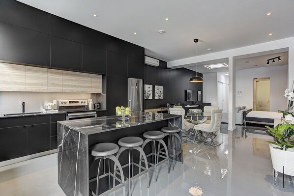 المنشأة من الداخل