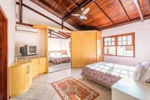 4 chambres, fer et planche à repasser, Wi-Fi gratuit, draps fournis