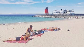 Camastros y toallas de playa