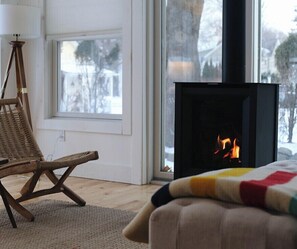 Unclassified image, 4 of 49, button