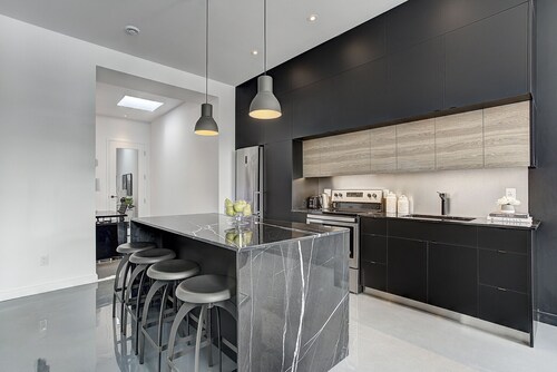 THE MODERN CHIC | Two-Bedroom Loft w. Terrace