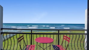 Property grounds - 10T Beachfront Apartments (Lennox Head)