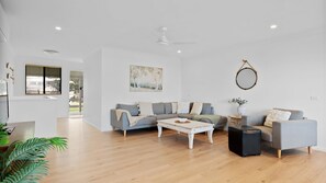 Unclassified image, 4 of 17, button - Baileys Beach House with Ocean Glimpses (East Ballina)