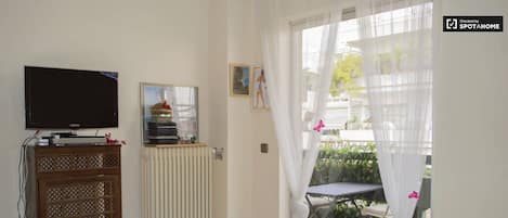 3 habitaciones, tabla de planchar con plancha, wifi y ropa de cama