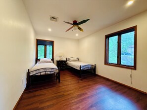 4 bedrooms, free WiFi, bed sheets