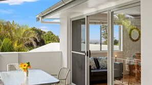 Unclassified image, 5 of 32, button