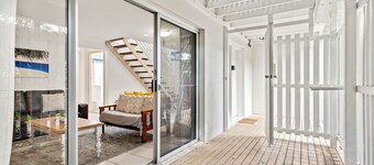 Easy Style Holiday Accommodation Across the Road from the Beach