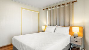 2 bedrooms, iron/ironing board, bed sheets