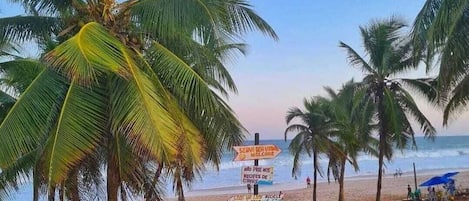 Una spiaggia nelle vicinanze