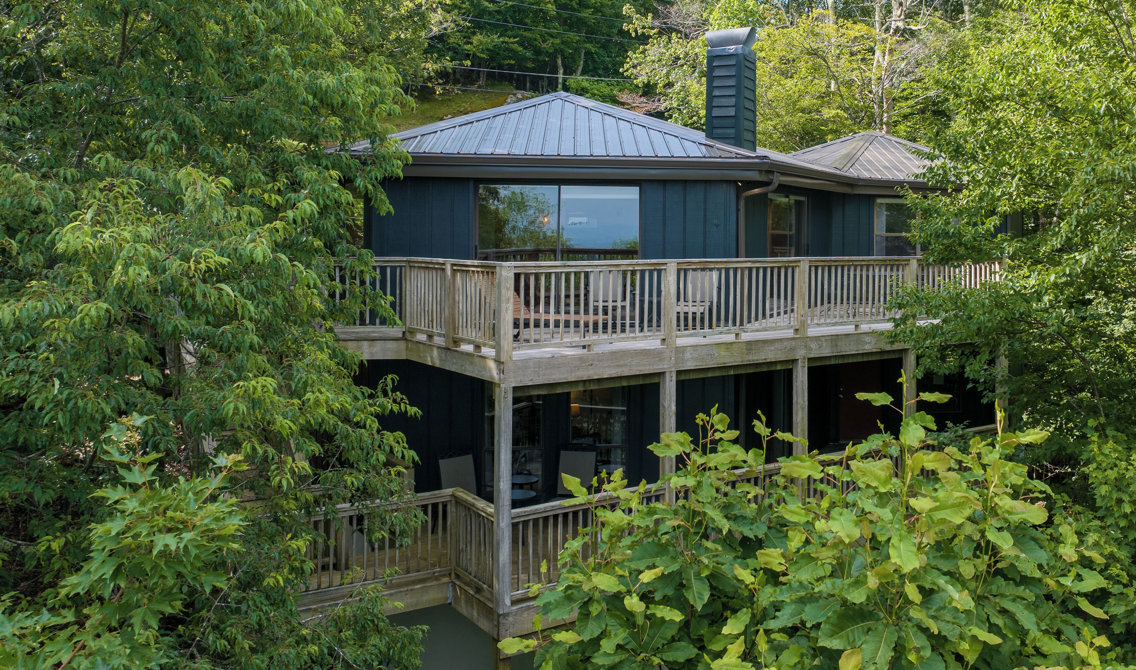 Ski Season availability! Short walk to Beech Mountain Resort and lifts!