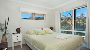 3 bedrooms, iron/ironing board, Internet, bed sheets