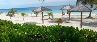 Lovely Studio Apartment on the South shore of Grand Bahama Island at Coral Beach