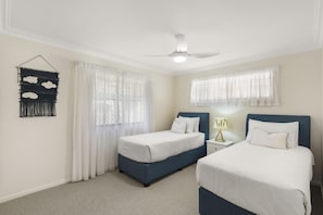 3 bedrooms, iron/ironing board, bed sheets