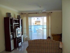 Smart-TV, DVD-Player, Stereoanlage