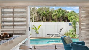 Unclassified image, 4 of 34, button