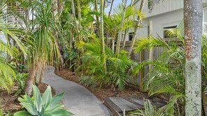 المنطقة المحيطة بالمنشأة