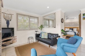 TV - Barefoot in Lennox - Beachfront Unit with Private Plunge Pool (Lennox Head)