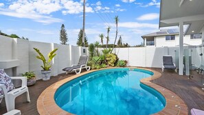 Unclassified image, 2 of 34, button