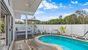 Unclassified image, 3 of 34, button