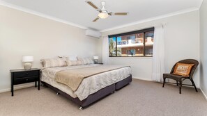 3 bedrooms, iron/ironing board, internet, bed sheets