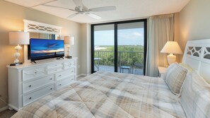 2 bedrooms, Internet, bed sheets - Sunset Views in this Remodeled Beachfront Condo, Free WIFI included! South Seas Towers 4 -510 (Marco Island)
