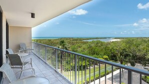 Property grounds - Sunset Views in this Remodeled Beachfront Condo, Free WIFI included! South Seas Towers 4 -510 (Marco Island)