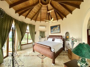 10 slaapkamers, een strijkplank/strijkijzer, gratis wifi, beddengoed