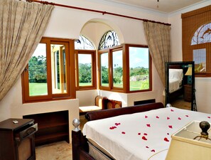 10 bedrooms, iron/ironing board, free WiFi, bed sheets