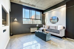TV, Netflix, streaming services - Airy Loft near Sainte-Catherine St. (Montréal)