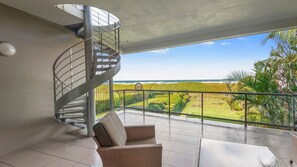 Unclassified image, 4 of 45, button