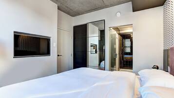 1 chambre, matelas mémoire de forme, fer et planche à repasser