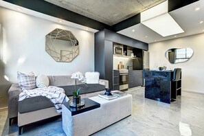 TV, Netflix, streaming services