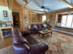 Smart-TV, Kamin, DVD-Player, Tischfußball