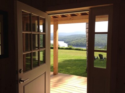Amazing lake views & access,HotTub & sauna, quality game Rm. 190-5 star Reviews