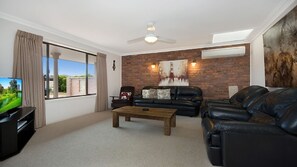 Unclassified image, 2 of 10, button