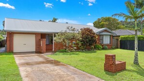 Exterior - Spacious three bedroom single-level house located in a quiet residential location (East Ballina)