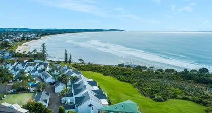 Quarterdeck 18 - Beachfront Apartment