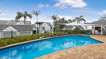 Una piscina cubierta