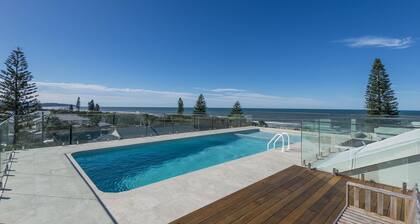 Wintersview 2 - Beachfront Apartment with Rooftop Pool