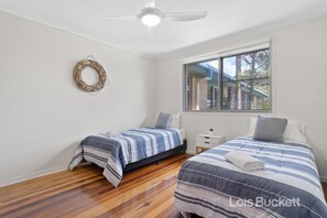 3 bedrooms, iron/ironing board, bed sheets