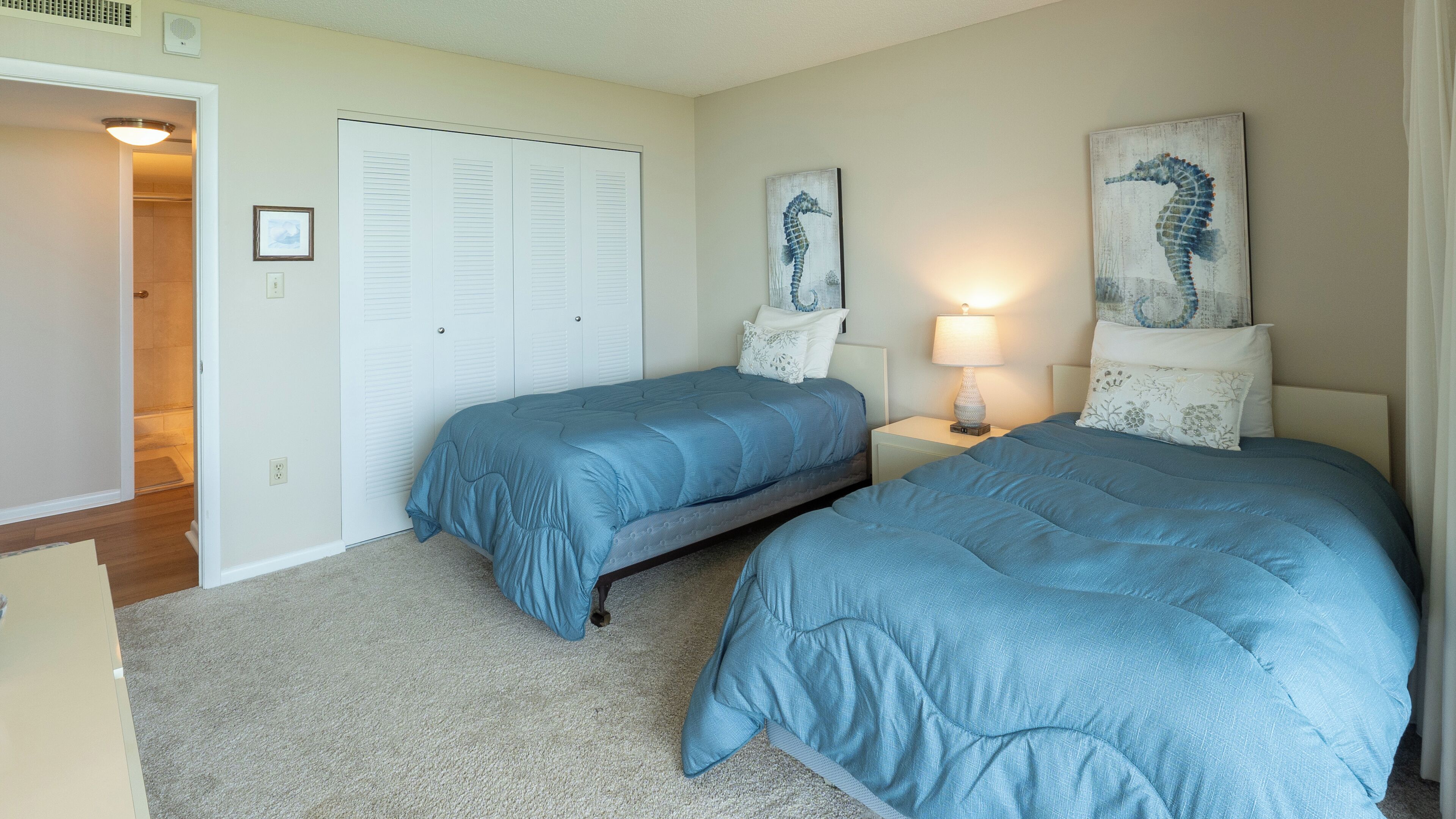 2 bedrooms, internet, bed sheets