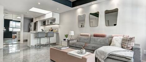 TV, Netflix, streaming services