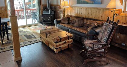 1st Chair Chalet - Monarch/Garfield - Creek Side Mountain Getaway