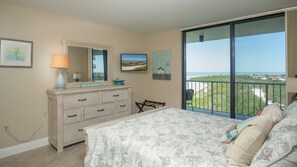 2 bedrooms, WiFi, bed sheets - Beachfront unit with southwest to northwest exposures. South Seas Tower 4- 1212 (Marco Island)