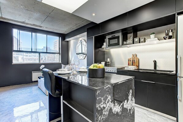 Fridge, microwave, oven, stovetop