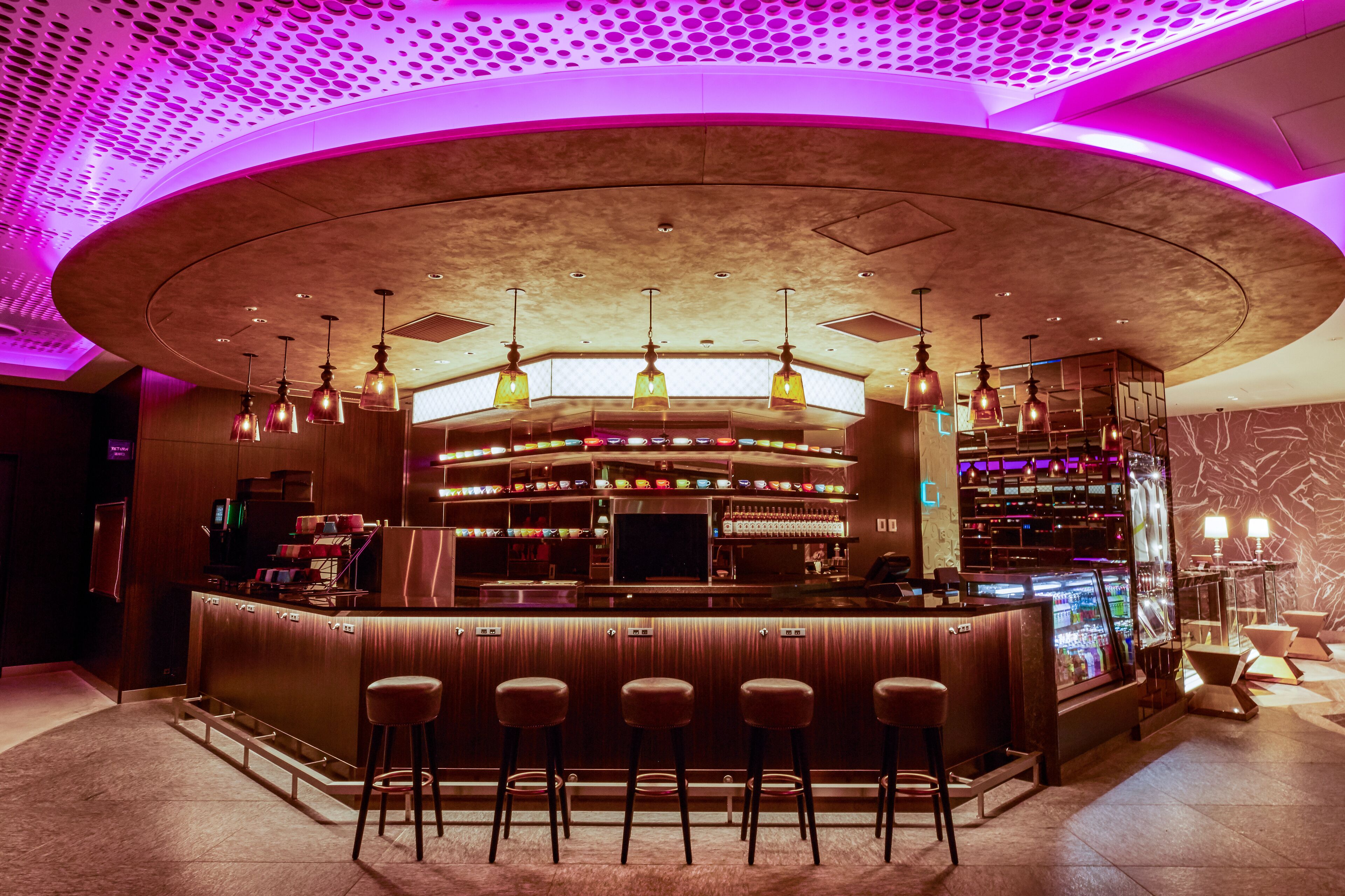 serves breakfast and lunch