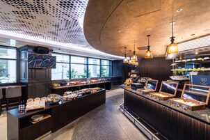 Colazione a buffet, servita tutte le mattine (2300 JPY a persona) 