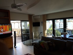 Smart TV, DVD player, aparelho de som