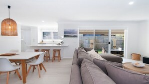 Unclassified image, 2 of 11, button - Kay s Hideaway - Stylish Downtown Getaway (Lennox Head)