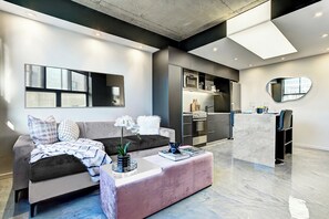 TV, Netflix, streaming services